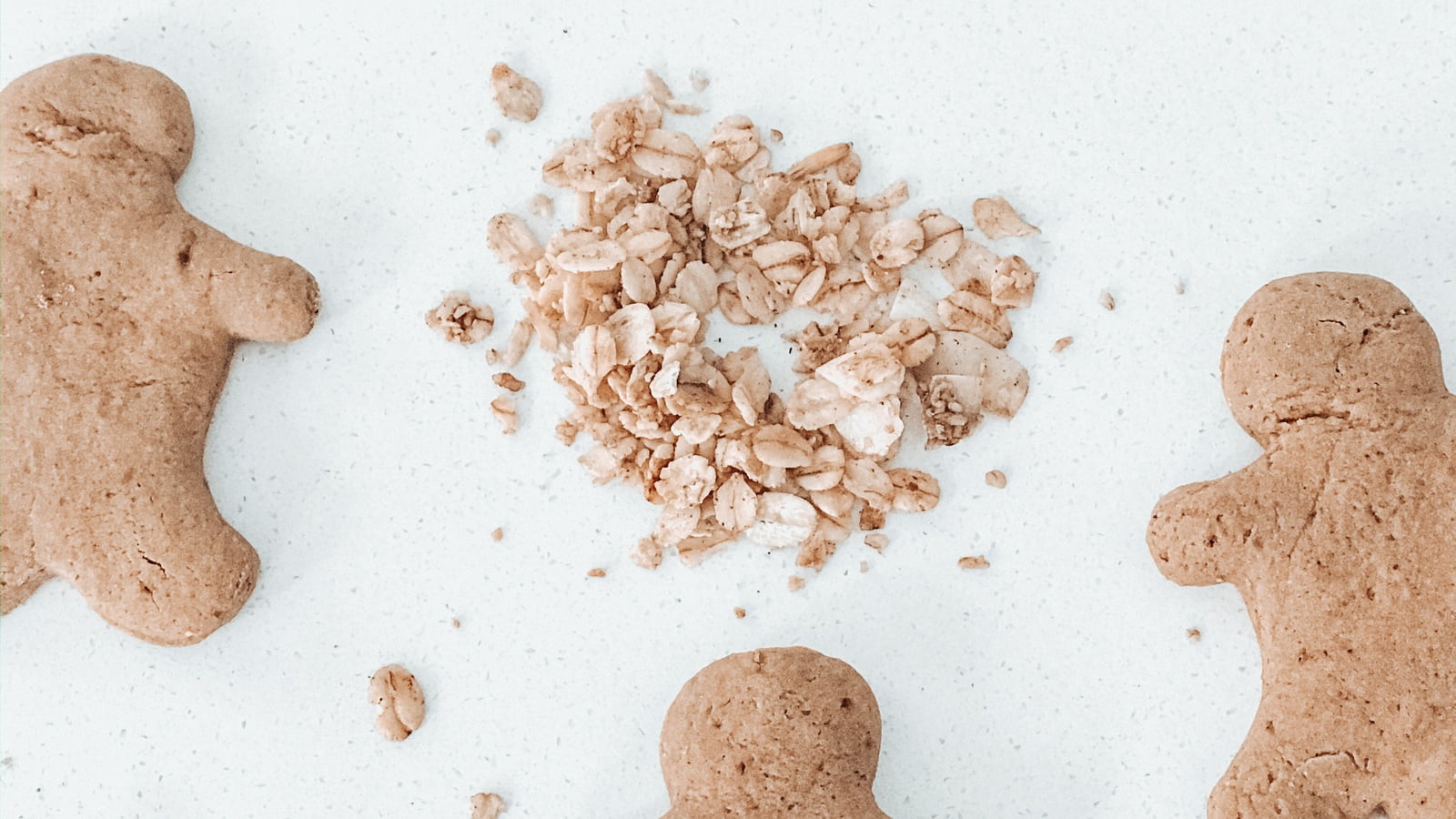 Gingerbread Granola: A Festive and Healthy Breakfast